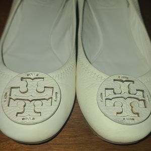 Tory Burch Platinum Reva Size 8